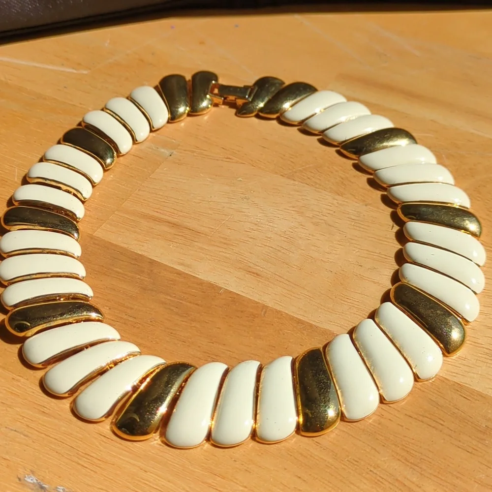 Monet Choker Beige Gold Tone Designer Signed Vintage 1980s 1990s. - Picture 11 of 14